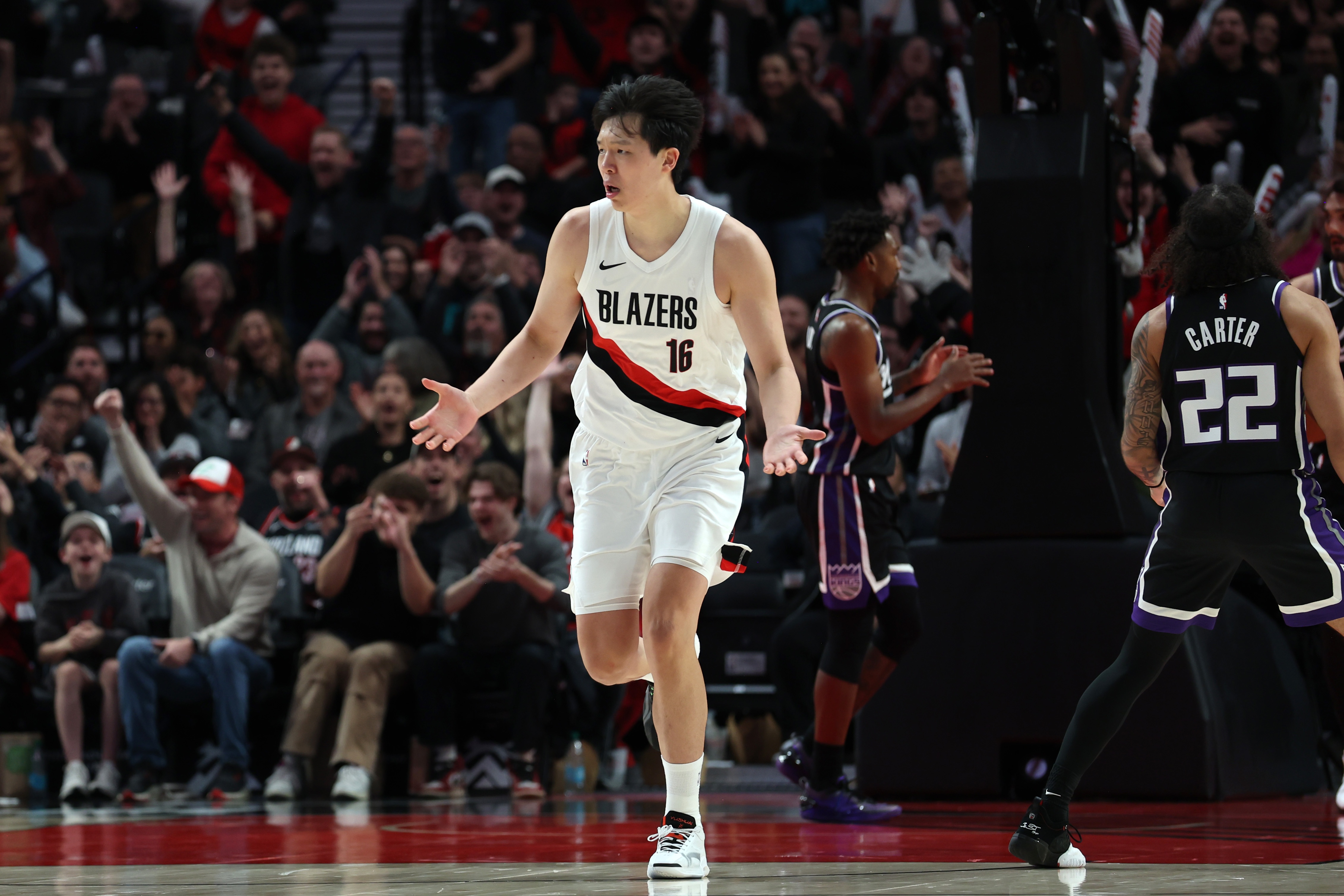 浪费助攻！杨瀚森难得策应一次 吕佩尔空切上篮直接被帽