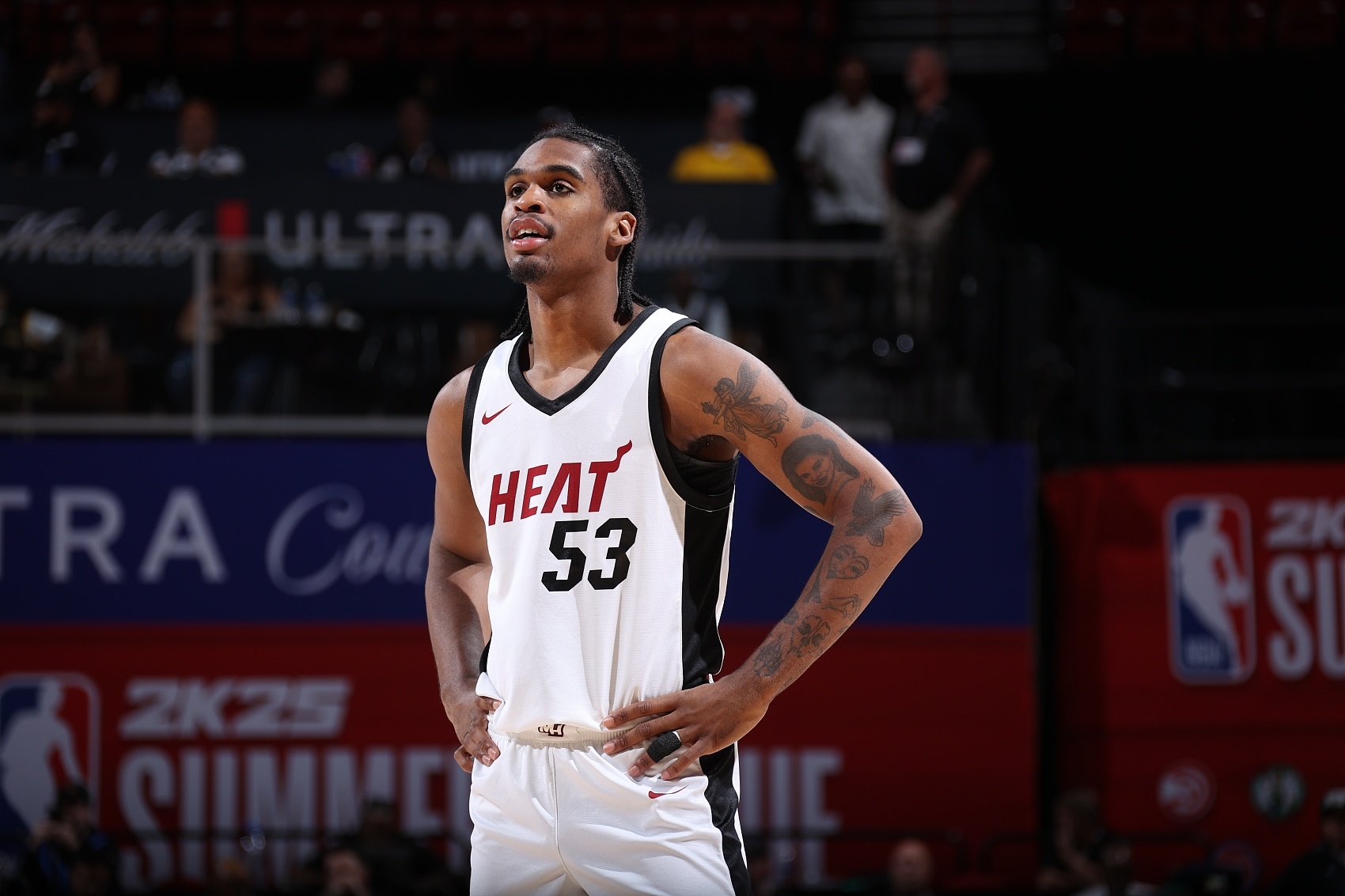 b体育-NBA场均6.5分！记者：前火箭&amp;热火球员克里斯托弗自宣加盟深圳